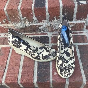 Tommy Hilfiger wedge espadrilles with peep toe heel Size 6.5